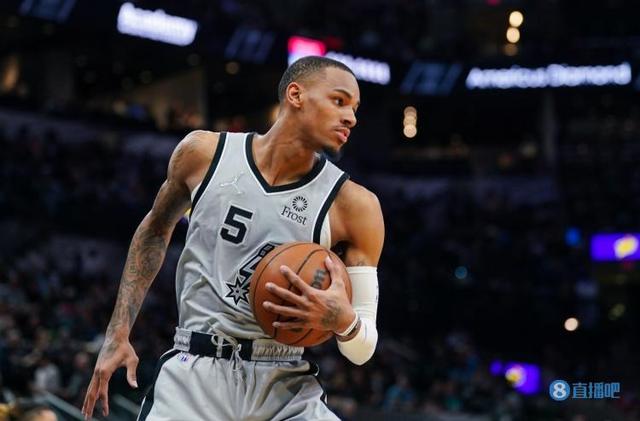 尽管雄鹿的 尽管雄鹿的