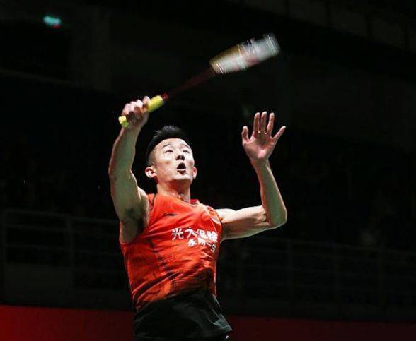 的球场上游 的球场上游